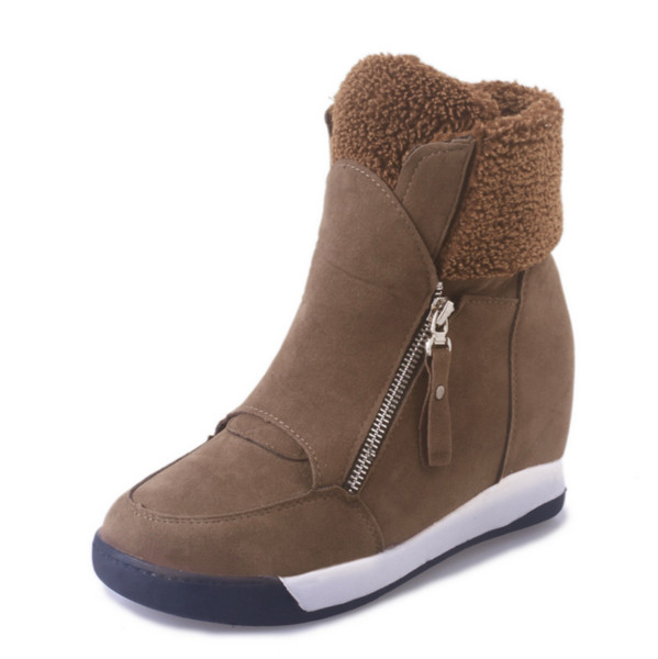 Χειμερινές γυναικείες μπότες  σε μαύρο και καφέ χρώμα