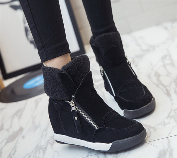 Χειμερινές γυναικείες μπότες  σε μαύρο και καφέ χρώμα