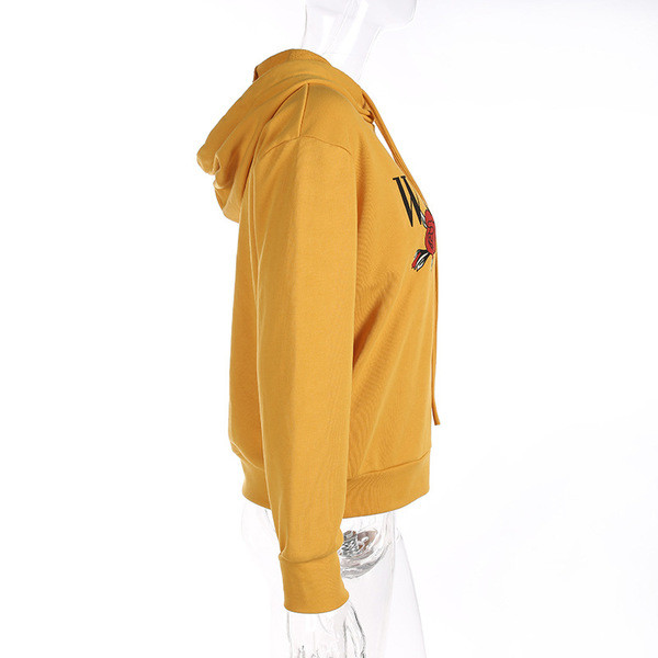 Ежедневен дамски суичер с качулка,връзки и много красива шарена бродерия