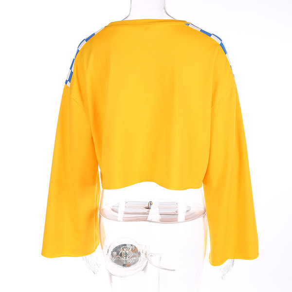 Τρέχουσα γυναικεία μπλούζα  με μακριά και φαρδιά μανίκια και σταυρωτές συνδέσεις κατά μήκος των ώμων