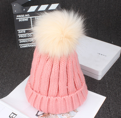 Γυναικείο καπέλο χειμωνιάτικο μάλλιο με ένα όμορφο χνούδι