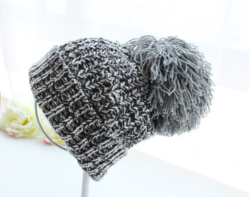Μάλλινο καπέλο χειμωνιάτικο με χνούδι