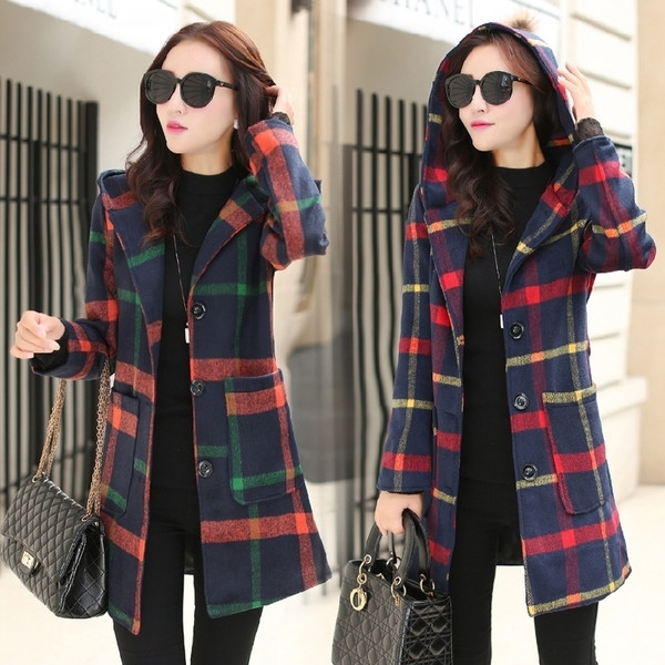 Σπορ-κομψό γυναικείο παλτό σε δύο χρώματα και κουκούλα