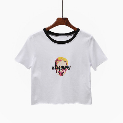 Σύντομη γυναικεία μπλούζα σε διάφορα χρώματα και εικόνα