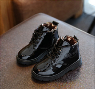 Сладки лачени боти за момичета в три цвята