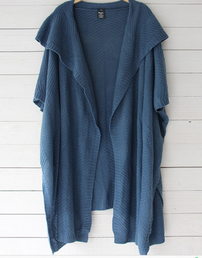 Екстравагантна дамска жилетка без ръкави подходяща за прохладните вечерни