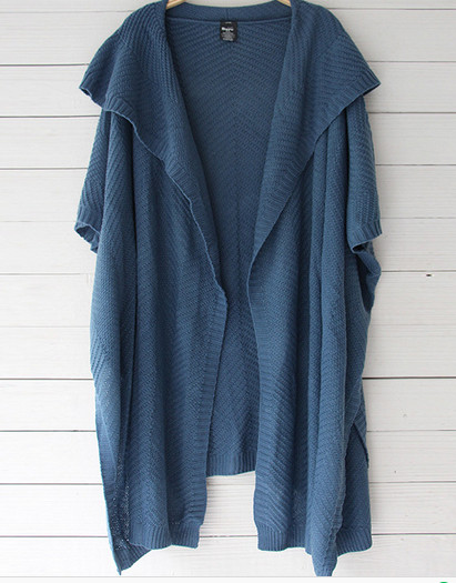 Екстравагантна дамска жилетка без ръкави подходяща за прохладните вечерни