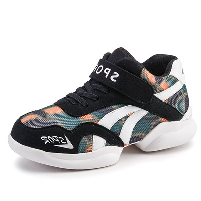 Όμορφα αθλητικά παπούτσια για αγόρια σε τρία χρώματα με λουράκια βελκρό και επιγραφές