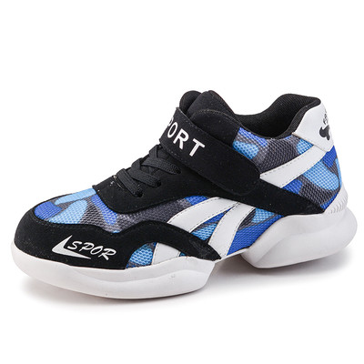 Όμορφα αθλητικά παπούτσια για αγόρια σε τρία χρώματα με λουράκια βελκρό και επιγραφές