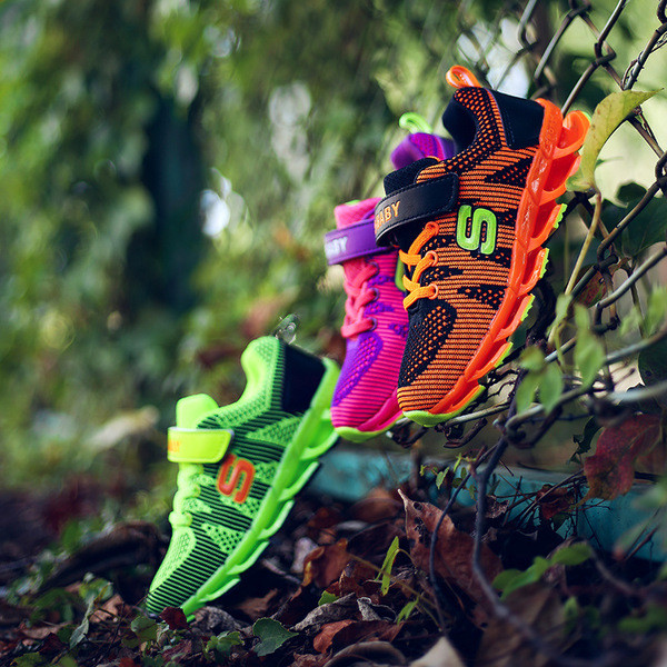 Πολύχρωμα αθλητικά  παπούτσια για αγόρια και κορίτσια με λουράκια βελκρό  και ανθεκτική σόλα