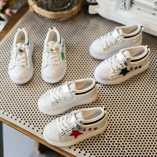 Παιδικά αθλητικά παπούτσια για κορίτσια με διακόσμηση και λουράκια βελκρό