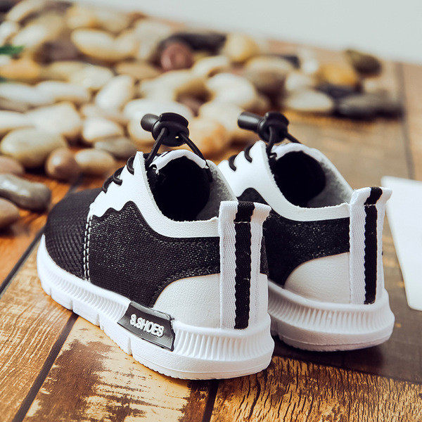 Όμορφα αθλητικά πάνινα παπούτσια για αγόρια και κορίτσια σε μαύρο, λευκό και ροζ χρώμα