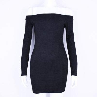 Πολύ κομψό  γυναικεία φόρεμα  με μακρύ μανίκι και γυμνό ώμο σε μαύρο και ροζ χρώμα