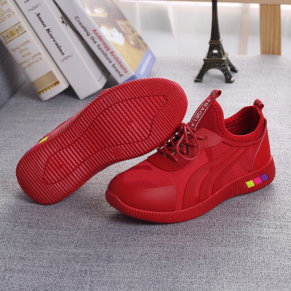 Красиви спортни маратонки за момчета и момичета в син, червен и черен цвят