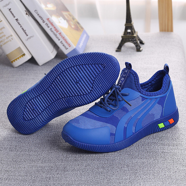 Красиви спортни маратонки за момчета и момичета в син, червен и черен цвят