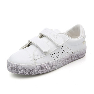 Κομψά παιδικά πάνινα παπούτσια για κορίτσια και αγόρια σε τρία χρώματα με λουράκια βελκρό κατάλληλα για τη  καθημερινή ζωή