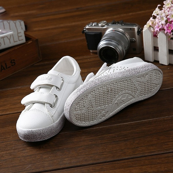 Κομψά παιδικά πάνινα παπούτσια για κορίτσια και αγόρια σε τρία χρώματα με λουράκια βελκρό κατάλληλα για τη  καθημερινή ζωή