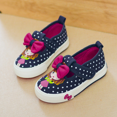Ежедневни сладки обувки за момичета на точки с лепенки и панделка