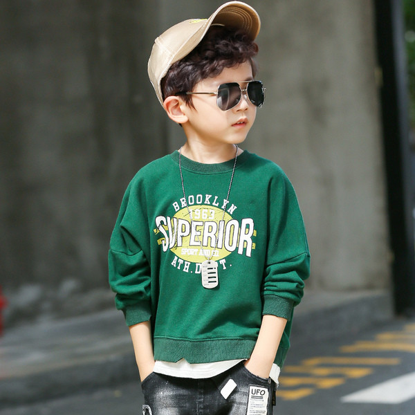 Γλυκιά παιδική μπλούζα για  αγόρια σε πορτοκαλί και πράσινο χρώμα με μια επιγραφή 