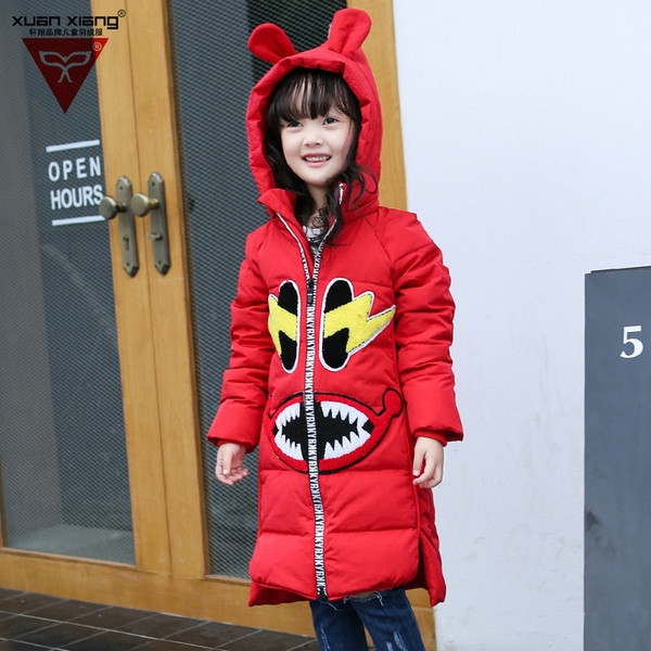 Παιδικό μακρύ χειμωνιάτικο μπουφάν  για τα κορίτσια με κουκούλα και ενδιαφέρουσα εικόνα σε τέσσερα χρώματα