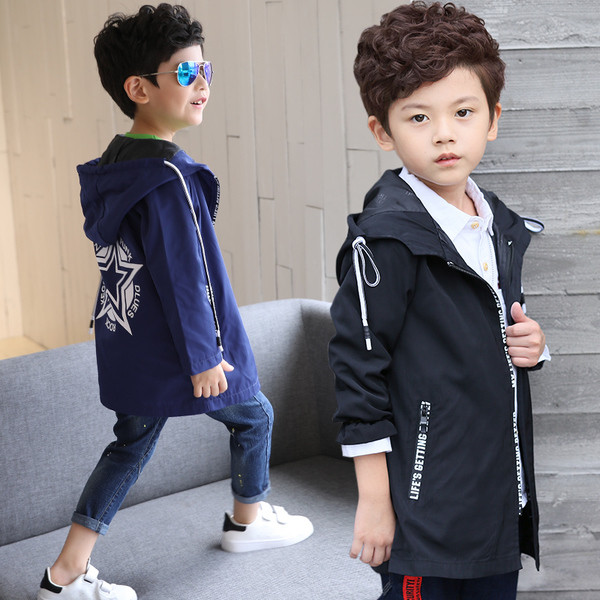 Μακρύ  φθινπωρινόμπουφάν για  αγόρια με κουκούλα και απλικέ στην πλάτη σε δύο χρώματα