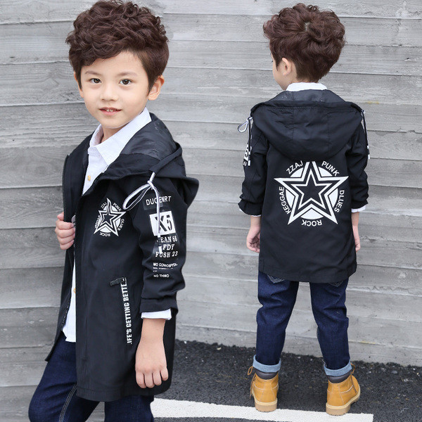 Μακρύ  φθινπωρινόμπουφάν για  αγόρια με κουκούλα και απλικέ στην πλάτη σε δύο χρώματα