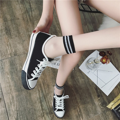 Κομψά αθλητικά γυναικεία παπούτσια σε τρία χρώματα κατάλληλα για την καθημερινή ζωή