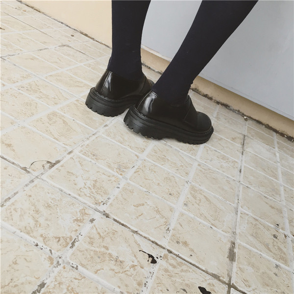 Κομψά γυναικεία παπούτσια, εκλεκτής ποιότητας με ανθεκτική σόλα σε μαύρο χρώμα