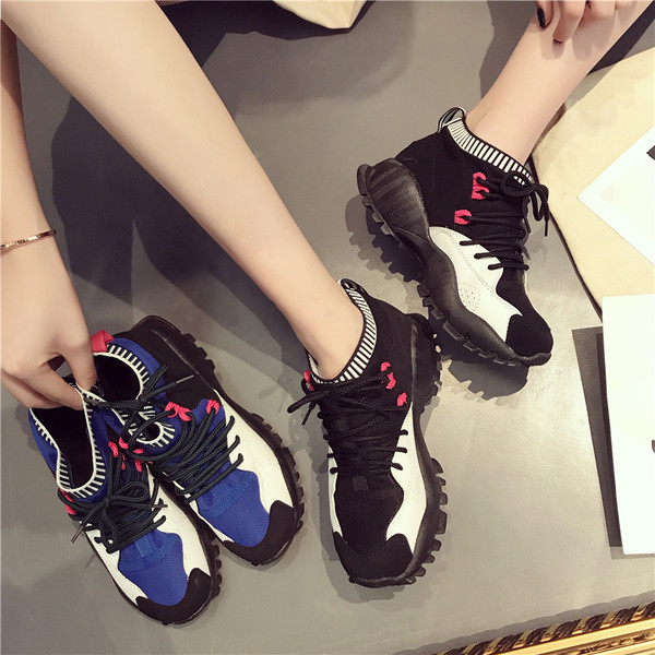 Спортни маратонки за дамите в два цвята, подходящи за туризъм