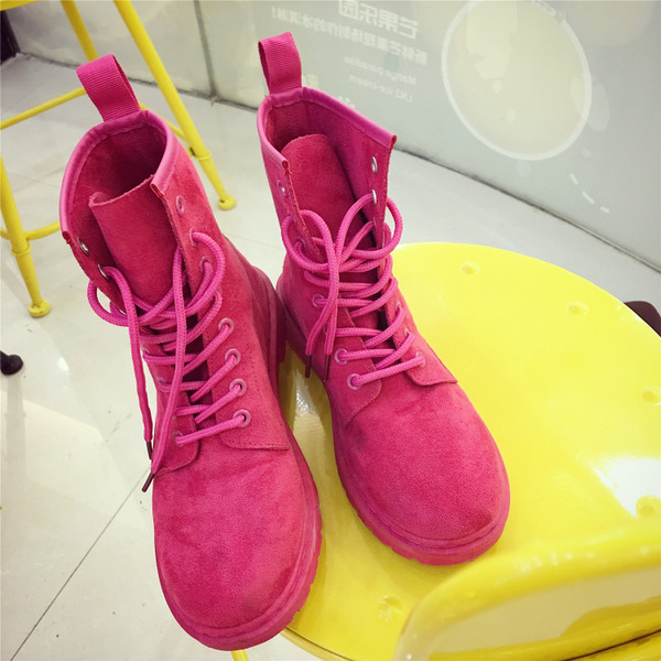 Спортно-елегантни дамски боти с устойчива подметка в черен и цикламен цвят