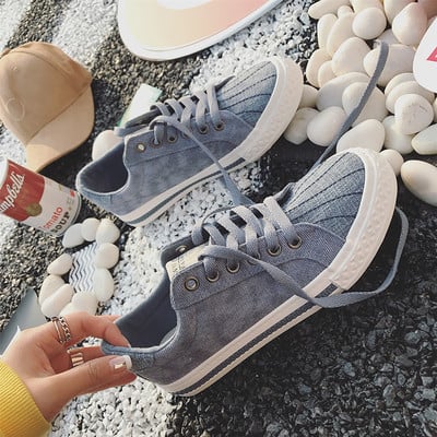 Красиви дамски кецове в четири цвята в семпъл дизайн, подходящи за ежедневие