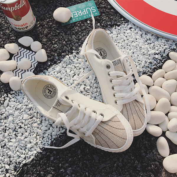 Красиви дамски кецове в четири цвята в семпъл дизайн, подходящи за ежедневие