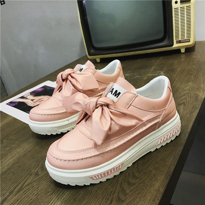 Σύγχρονά γυναικεία αθλητικά παπούτσια με κορδέλα σε τέσσερα χρώματα και άνετη σόλα