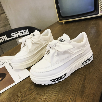 Σύγχρονά γυναικεία αθλητικά παπούτσια με κορδέλα σε τέσσερα χρώματα και άνετη σόλα