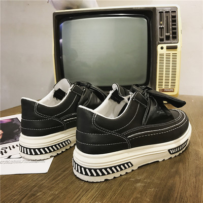 Σύγχρονά γυναικεία αθλητικά παπούτσια με κορδέλα σε τέσσερα χρώματα και άνετη σόλα