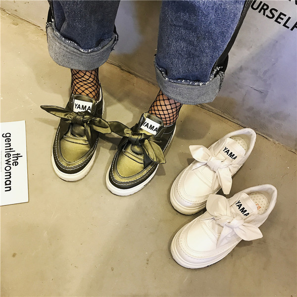 Σύγχρονά γυναικεία αθλητικά παπούτσια  με κορδέλα σε τέσσερα χρώματα και άνετη σόλα