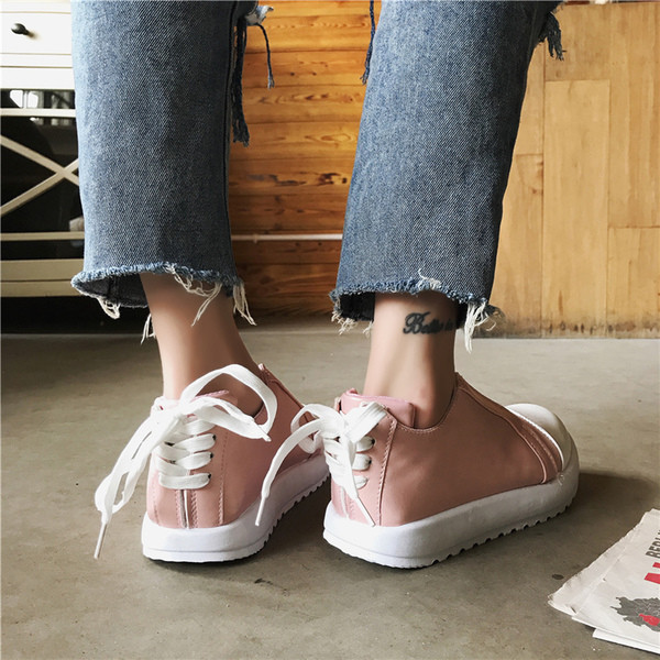 Γλυκά γυναικεία αθλητικά παπούτσια με δεσμούς στο αστράγαλο σε μαύρο και ροζ χρώμα