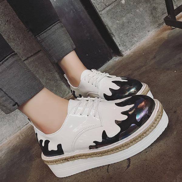 Ретро дамски обувки с висока платформа в три разцветки, подходящи за ежедневие