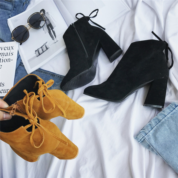 Стилни ретро дамски заострени боти с дебел ток и връзки на глезена