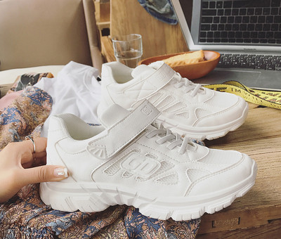 Άνετα γυναικεία αθλητικά παπούτσια -  σε διαφορετικά  ανοιχτά χρώματα