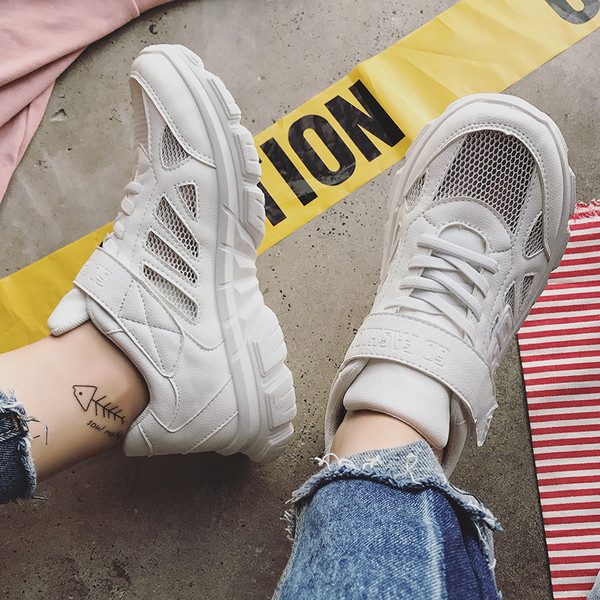 Άνετα γυναικεία αθλητικά παπούτσια -  σε διαφορετικά  ανοιχτά χρώματα