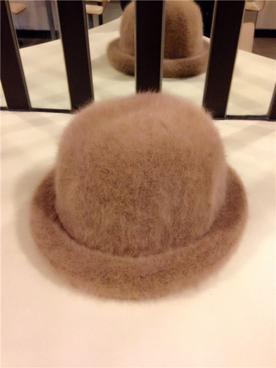 Καθημερινή γυναικεία μάλλινη βόμβα σε πολλά διαφορετικά χρώματα