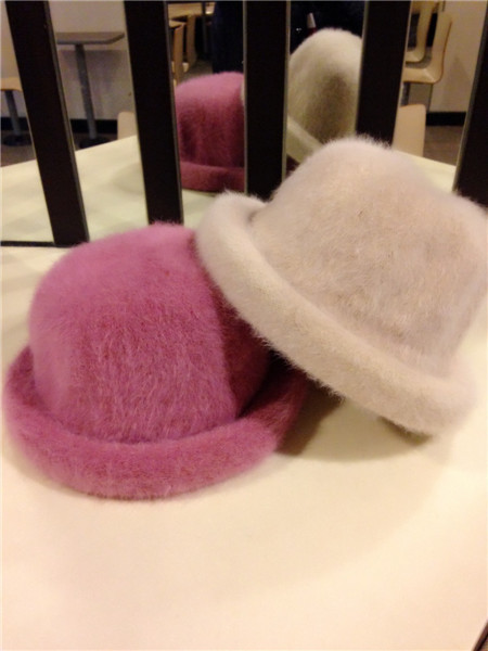 Καθημερινή γυναικεία μάλλινη βόμβα σε πολλά διαφορετικά χρώματα