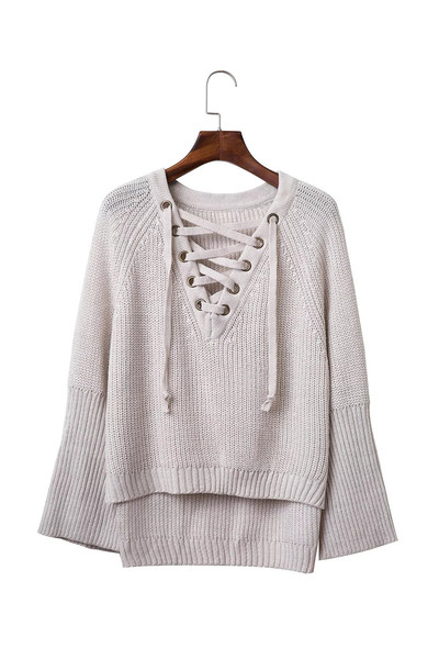 Καθημερινο γυναικείο πουλόβερ με κολάρο σε σχήμα V και πολύ κομψούς δεσμούς