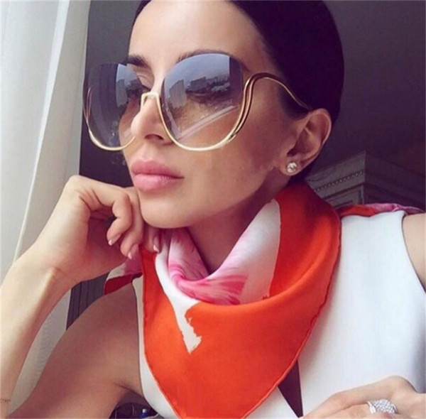 Γυναικεία γυαλιά ηλίου με ενδιαφέρον σχήμα πλαισίου