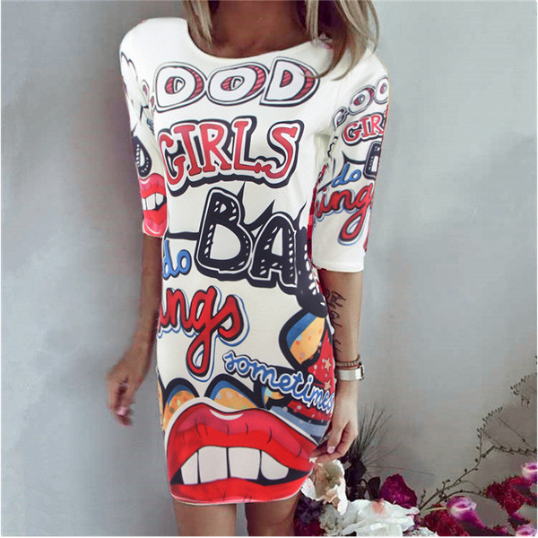 Πολύ κομψό γυναικείο φόρεμα με  μανίκι 3/4 και ενδιαφέρον σχέδια 