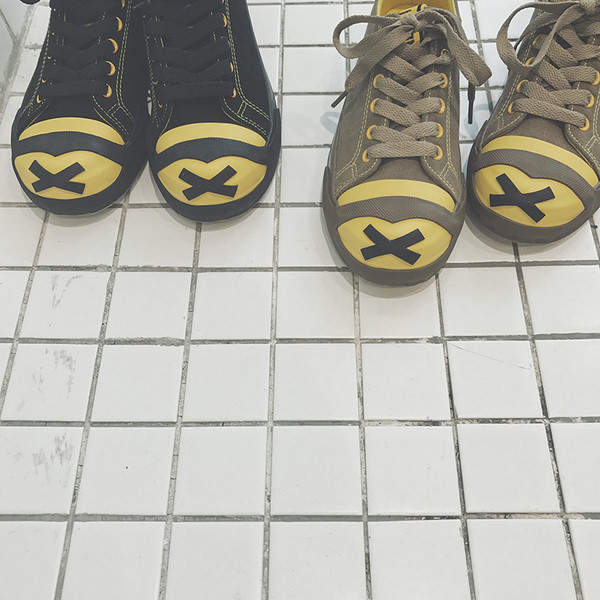 Интересни кецове за дамите в три цвята с декорация, подходящи за ежедневие