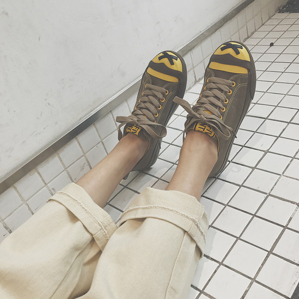 Интересни кецове за дамите в три цвята с декорация, подходящи за ежедневие