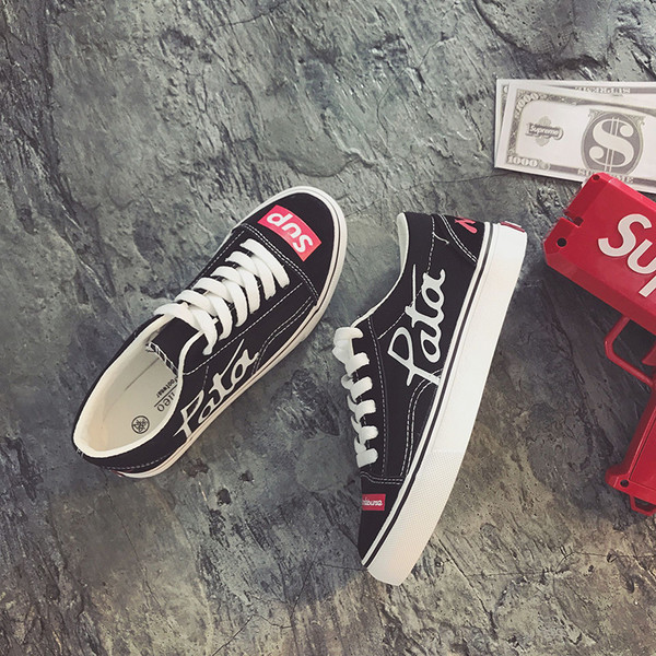 Σπορ-κομψά γυναικεία αθλητικά παπούτσια με επιγραφές σε τρία χρώματα