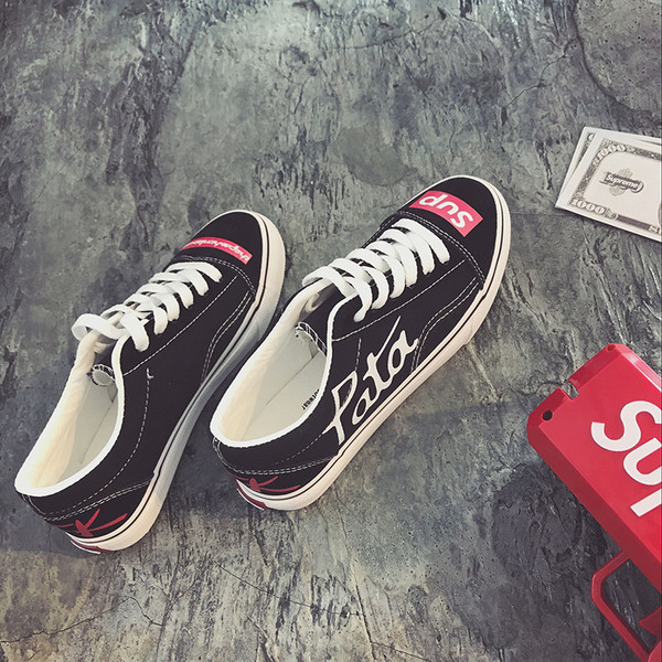 Σπορ-κομψά γυναικεία αθλητικά παπούτσια με επιγραφές σε τρία χρώματα